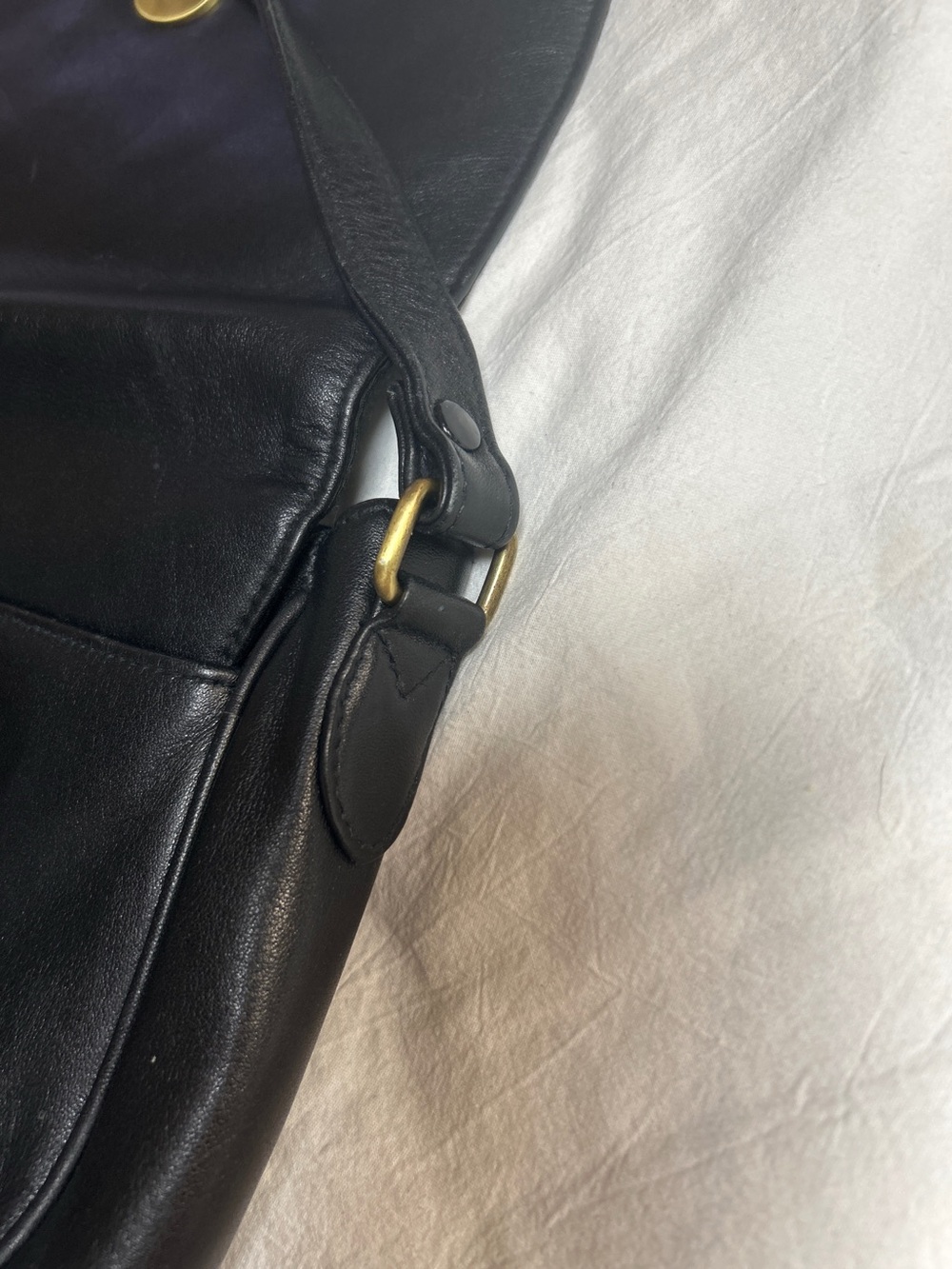 Etienne Aigner Black Leather Crossbody Flap Bag Vintage Gold Horseshoe Logo - Picture 6 of 11